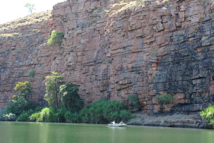 Self Drive Boats Chamberlain Cliff